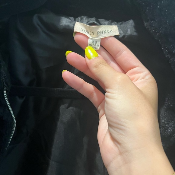 Honey Punch faux fur black bomber jacket with collar - Picture 6 of 6